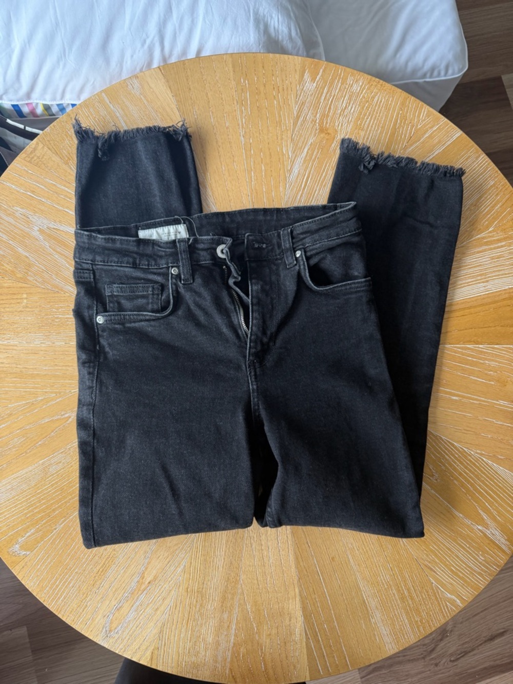 Zara Black Frayed-Hem Ankle Jeans